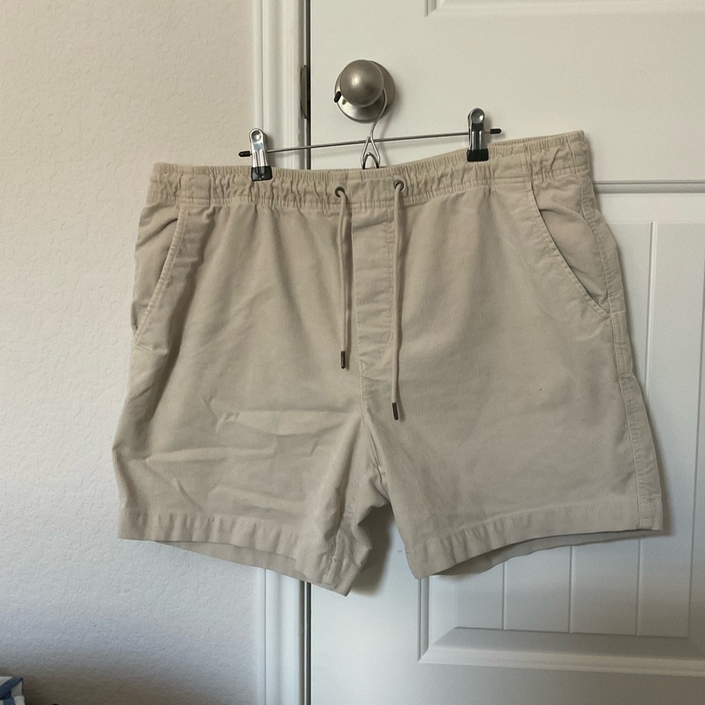American Eagle Outfitters Men's Cream Athletic Shorts